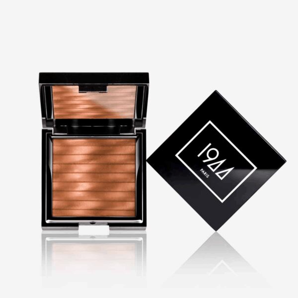 The sun-kissed Bronzing Powder 1944 Paris