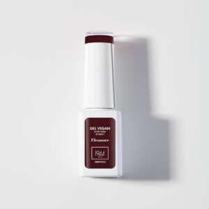 Flacon de vernis gel vegan sans HEMA couleur bordeaux Eleonore 1944 Paris, posé sur fond blanc, packshot produit.