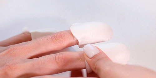 Retrait du vernis semi-permanent avec papillote imbibée, méthode douce Concept 1944 Paris