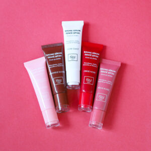 1944 Paris Tinted Serum Balm SPF50 系列，融合了雪葩玫瑰、甜肉桂、冰糖、黑樱桃和粉红蜜桃等色调。.