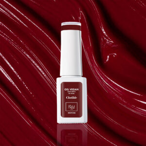 Flacon du Gel Vegan Clotilde 1944 Paris sur une texture rouge profond brillante.