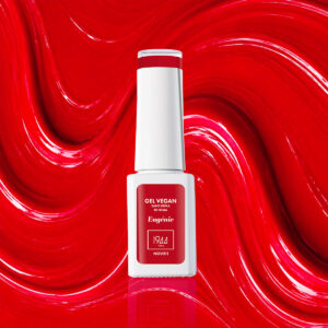 Flacon du Gel Vegan Eugénie 1944 Paris sur une texture rouge brillante.
