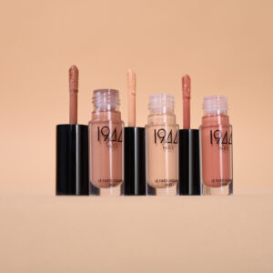 1944 Paris matt liquid eyeshadows, open, with applicators