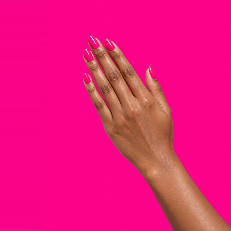 Main vernis semi-permanent Rose – Roses