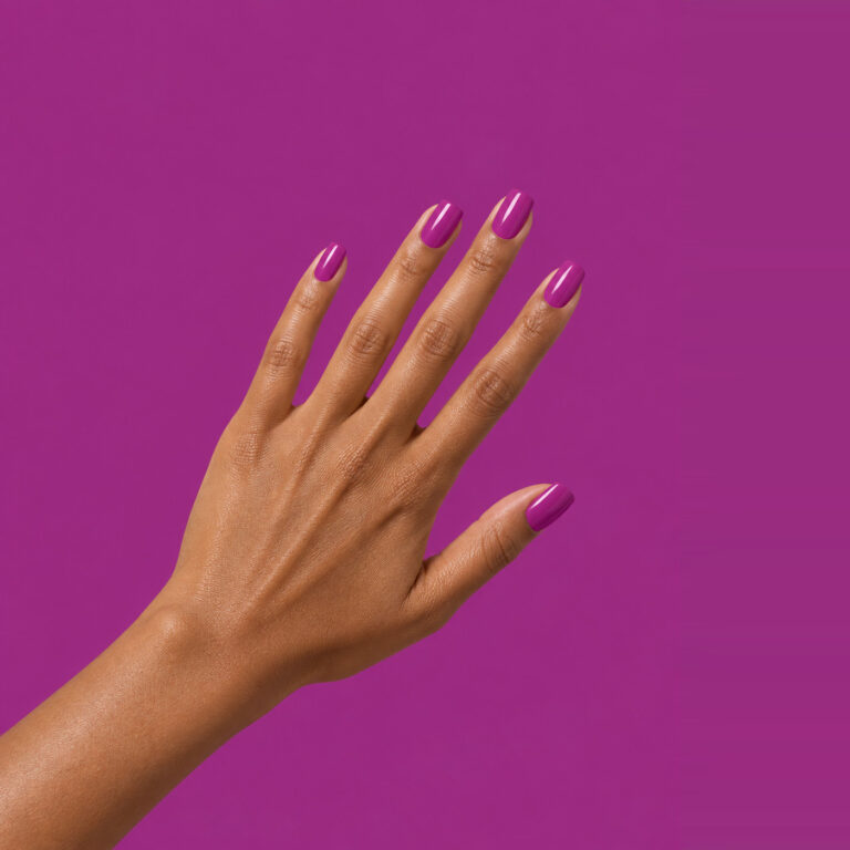 Main vernis semi-permanent Nora – Violets