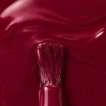 Rendu liquide du vernis à ongles vegan Pascale, teinte bordeaux nacré (réf. 3VN141), 1944 Paris