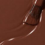 Rendu liquide du vernis à ongles vegan Anne, teinte chocolat (réf. 3VN183), 1944 Paris