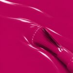 Rendu liquide du vernis semi-permanent vegan Florie, teinte fuchsia (réf. NGV222), 1944 Paris
