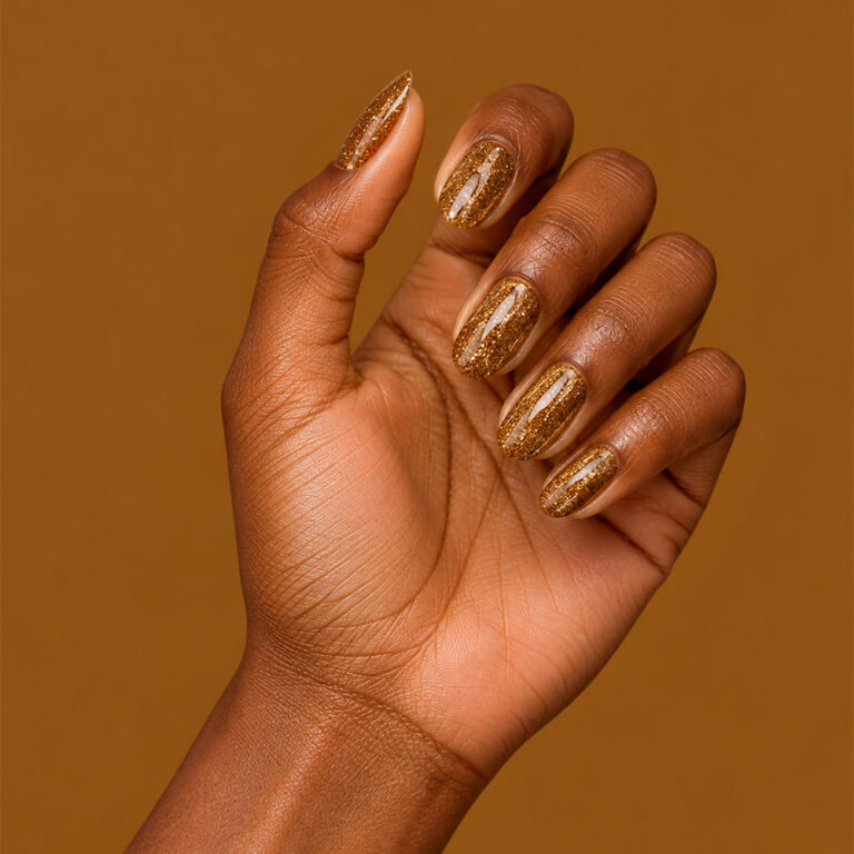 Main vernis semi-permanent Aïcha – Dorés & bronzes