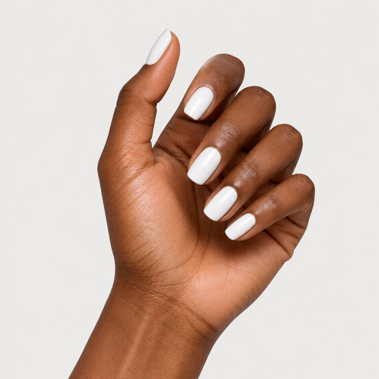 Main vernis semi-permanent Blanche – Blancs & irisés