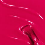 Rendu liquide du gel semi-permanent vegan Phillipine, teinte rose framboise (réf. NGV310), 1944 Paris